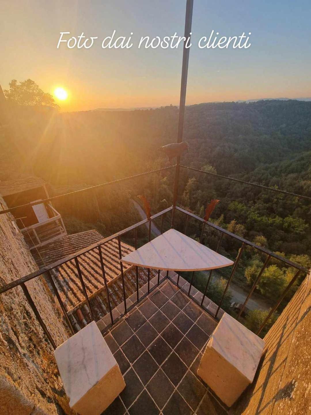 La Sorpresa Sul Bastione With Panoramic Balcony Apartment Pitigliano Bagian luar foto